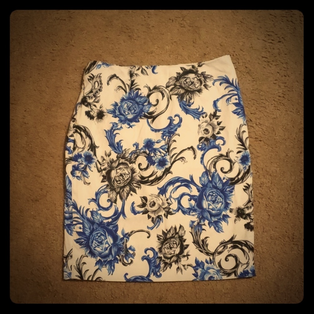 Striking Blue Floral Premise Pencil Skirt